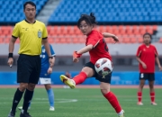 开云体育下载-世界女子足球比赛中，中国队斩获胜利