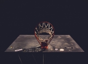 开云体育-湖人带走黄蜂之战，爱德华兹如何化身关键先生，定义比赛新维度