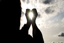 开云体育下载-梅赛德斯横扫阿斯顿马丁，阿隆索关键制胜的简单介绍