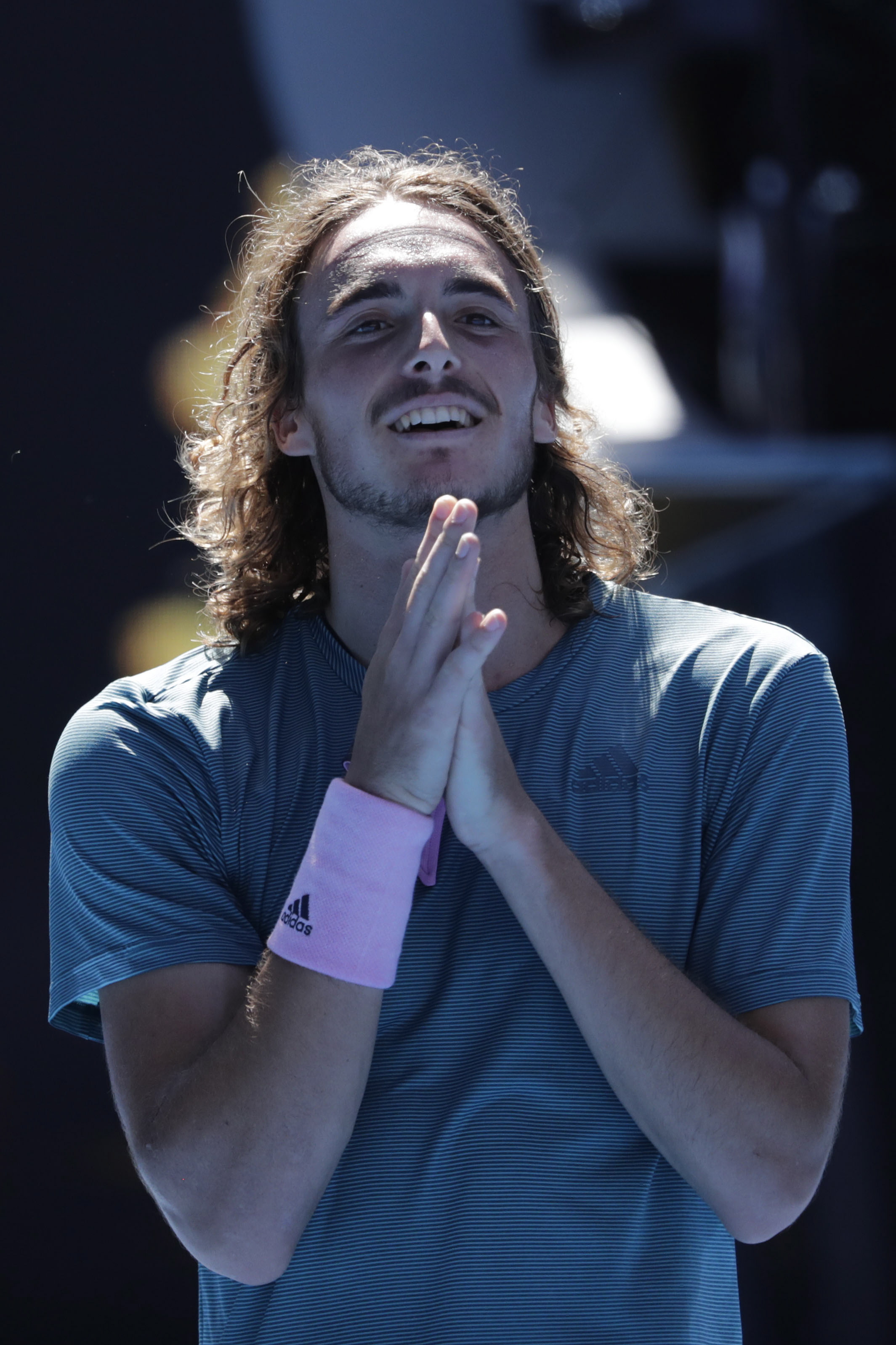 澳大利亚网球队绝地反击英国网球队，西西帕斯送出助攻的简单介绍