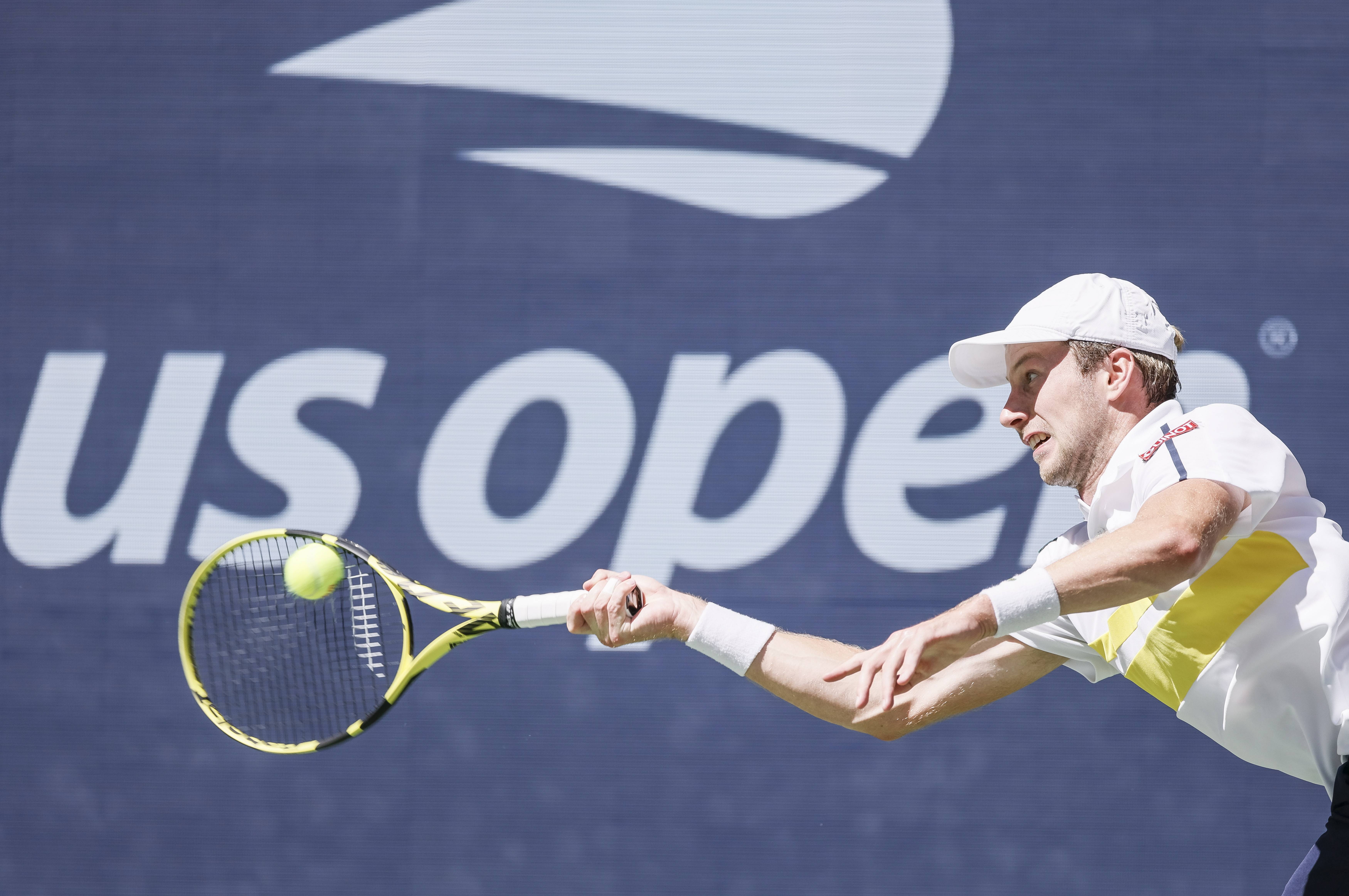 美国网球队鏖战日本网球队，梅德韦杰夫完成帽子戏法的简单介绍