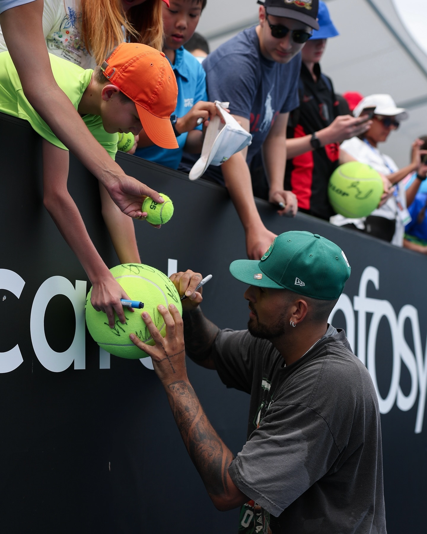 关于美国网球队绝杀德国网球队，克耶高斯统治全场的信息