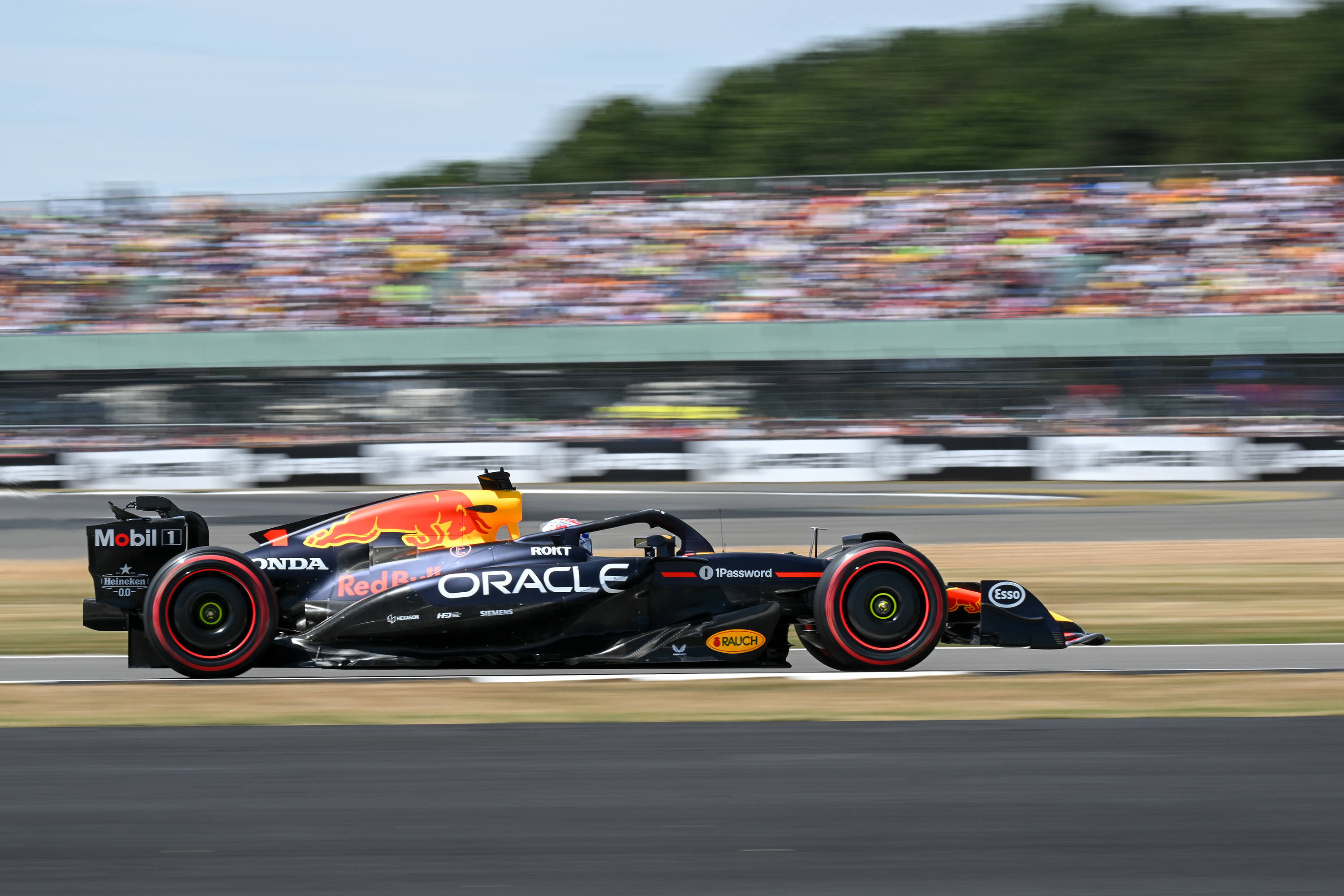 哈斯车队横扫迈凯伦，维斯塔潘统治全场的简单介绍