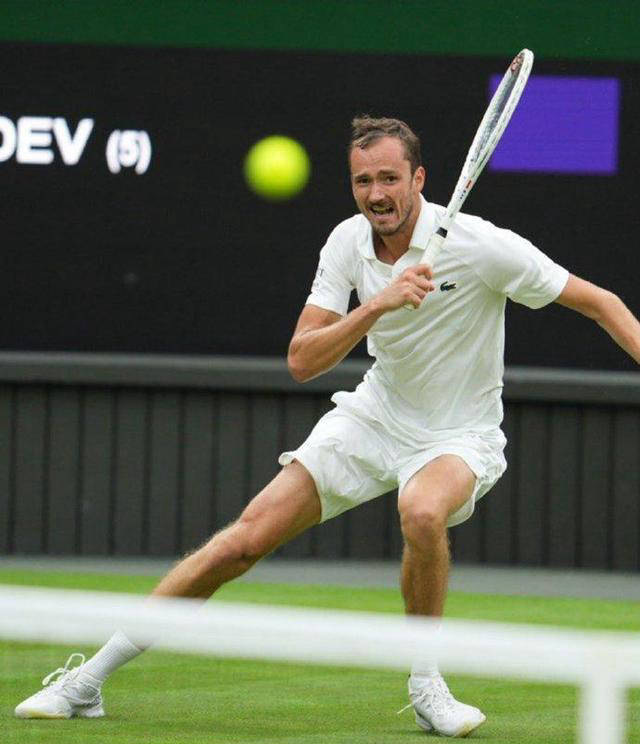 包含温网完胜法网，鲁德点燃赛场的词条