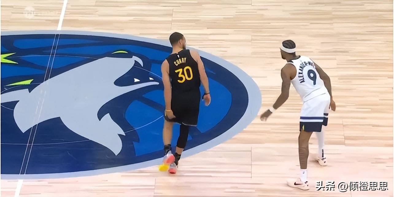 勇士战狼队大胜首秀，库里暴力砍下+