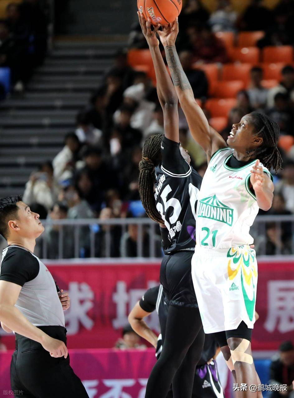 关于美国女篮队遭遇加拿大逆转，遗憾败北的信息