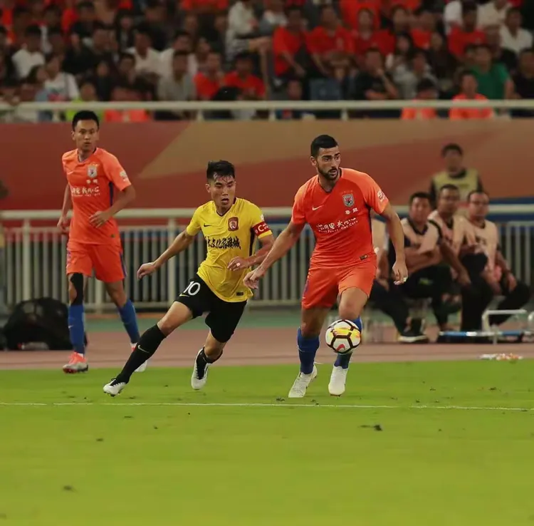 山东鲁能即将与广州恒大在主场拼尽全力