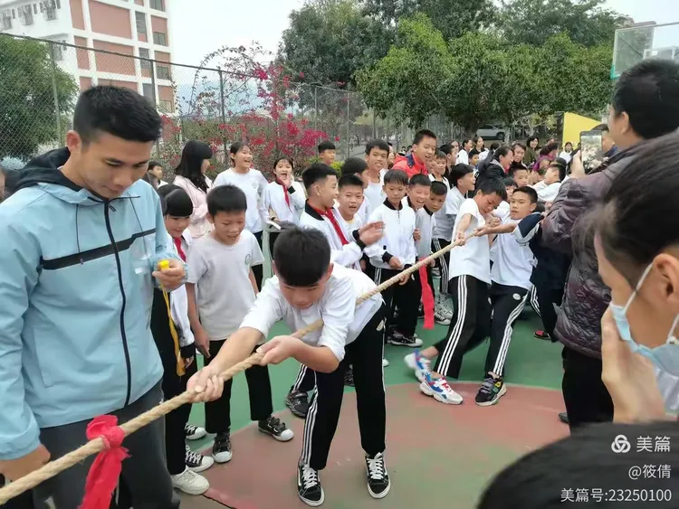 包含郑州队展现团结一致，士气高昂的词条