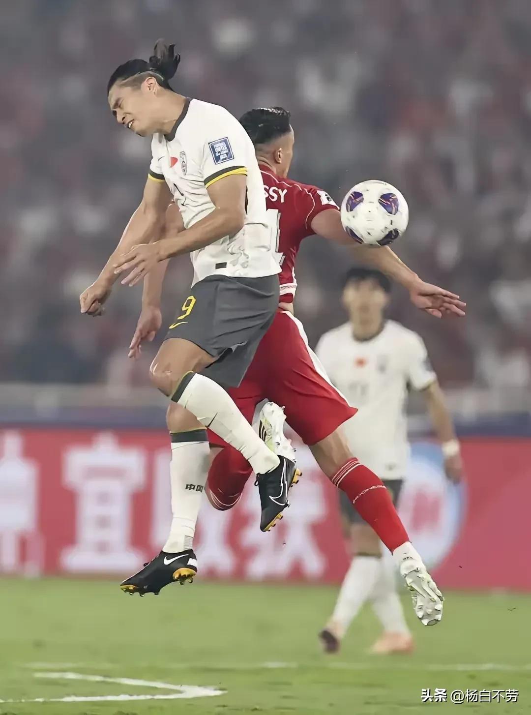 国家队在比赛中展现出色实力，晋级成功