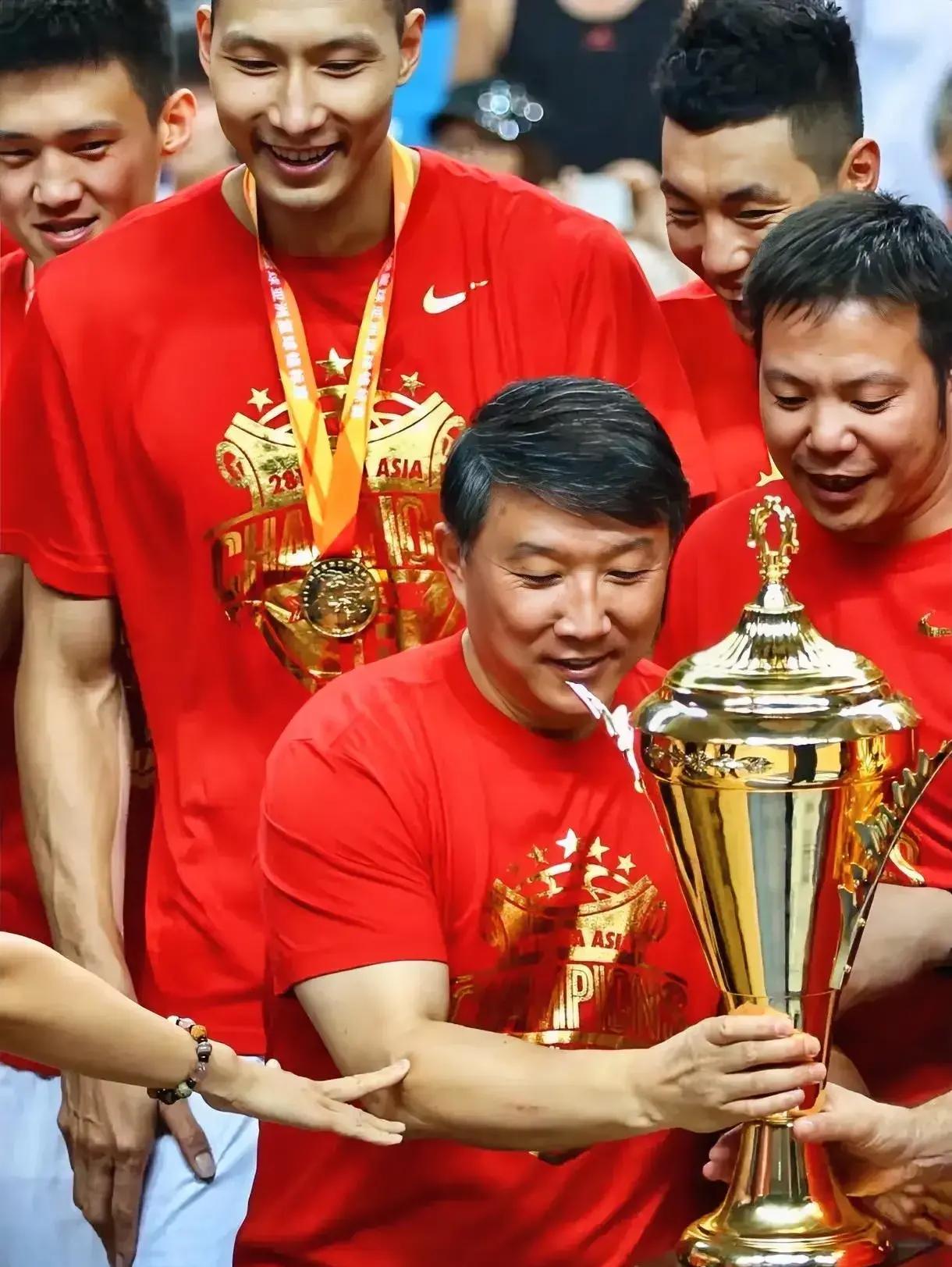 国家队在比赛中展现出色实力，晋级成功