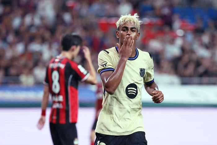 巴塞罗那新锋梅开二度，助球队取得胜利