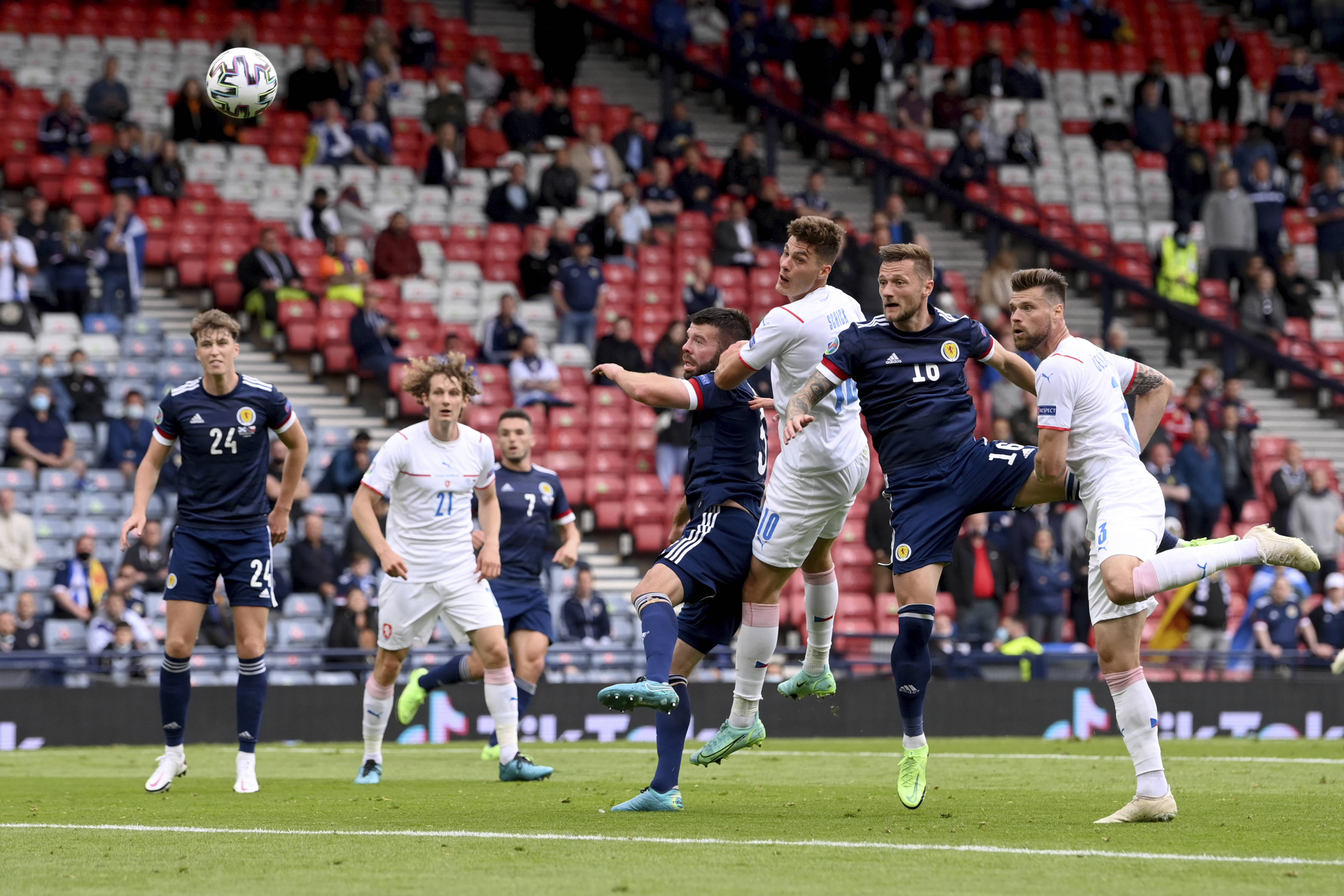 俄罗斯队在平局战中逆转丹麦，取得欧锦赛半决赛资格的简单介绍