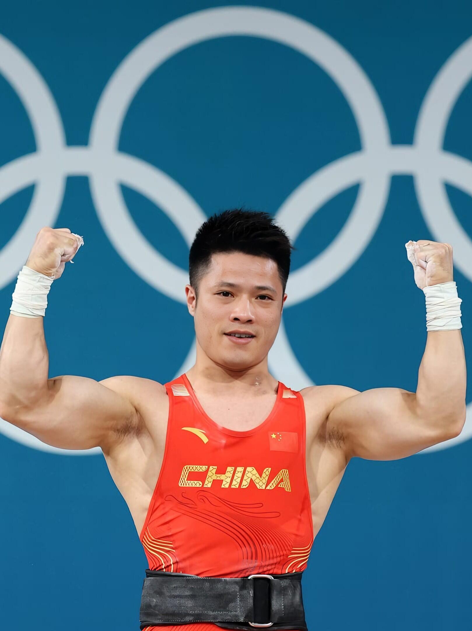 关于举重选手挑战极限力量赢得金牌风采绝伦的信息