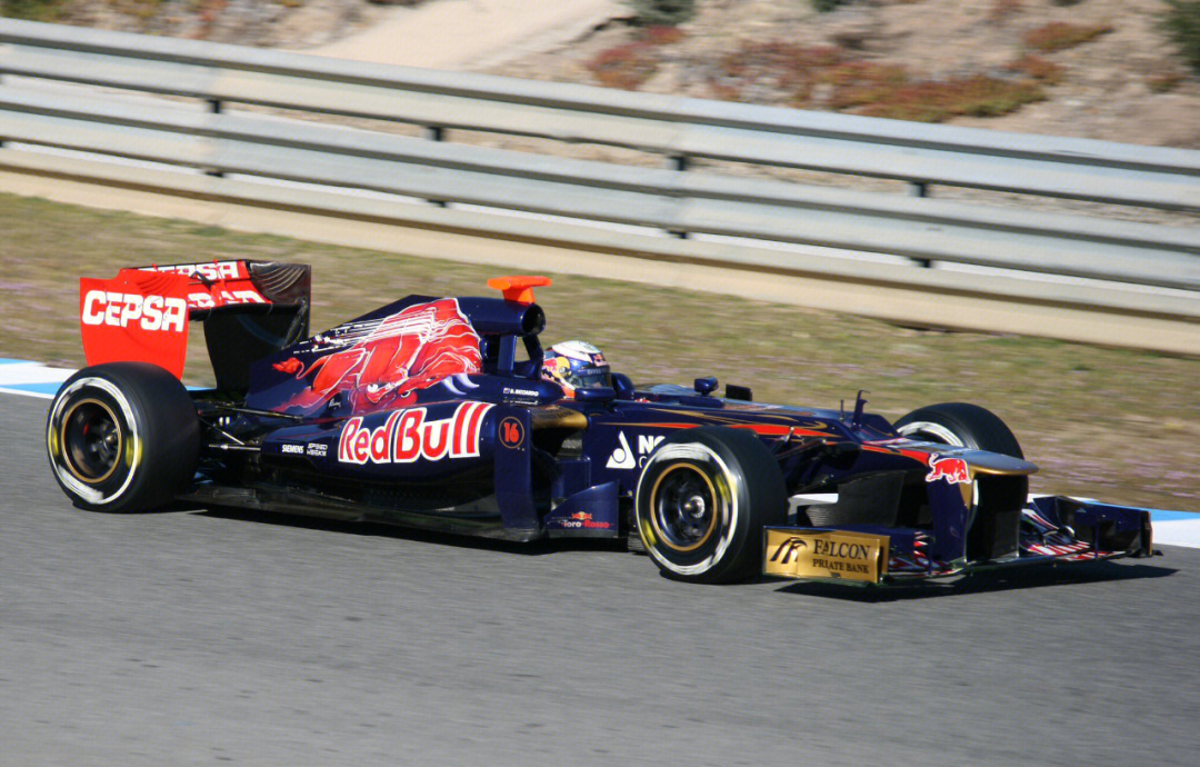 关于哈斯车队翻盘红牛车队，塞恩斯带队取胜的信息