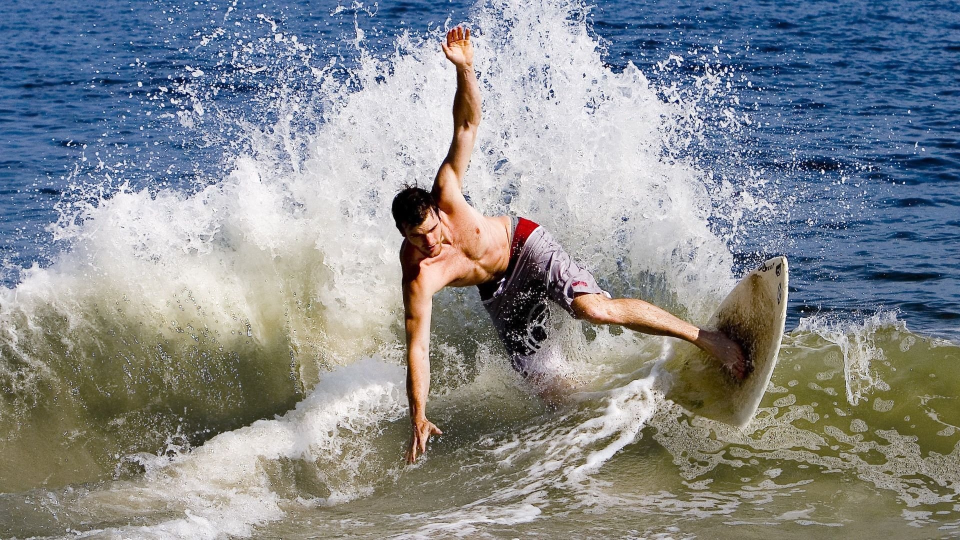威廉姆斯完胜迈凯伦,佩雷兹带队取胜,一场颠覆预期的经典战役