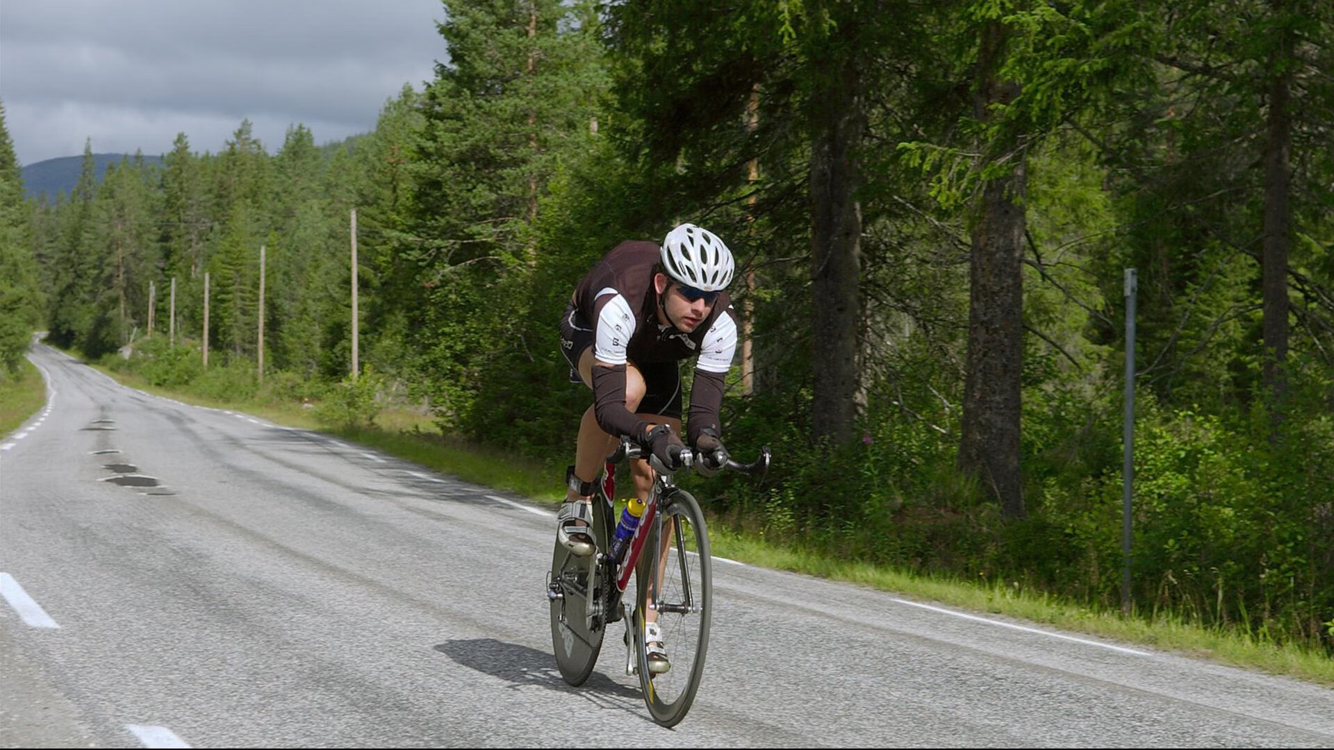 赛道上的颠覆,红牛二队完胜迈凯伦,汉密尔顿带队取胜
