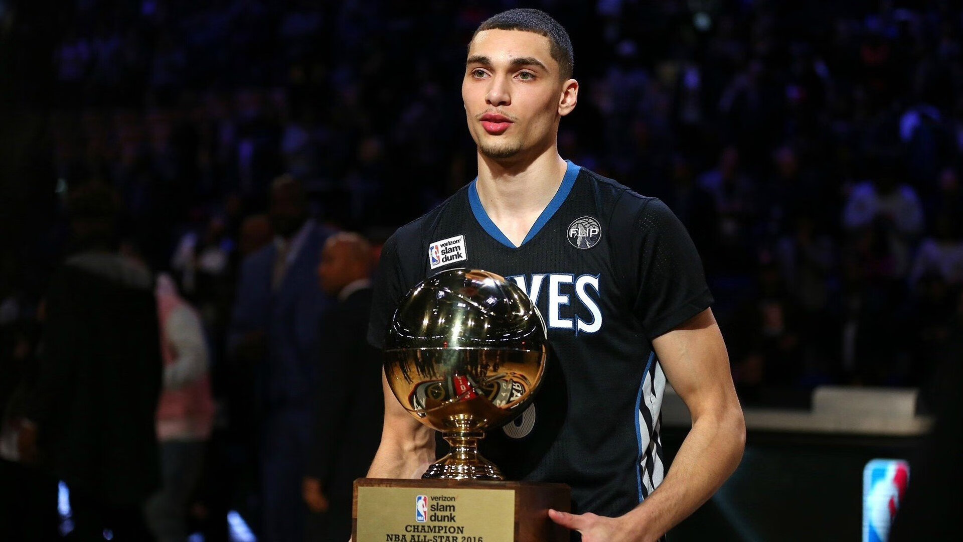 独舞的孤勇者，当勒沃库森击碎巴黎，苏亚雷斯用高光写下唯一